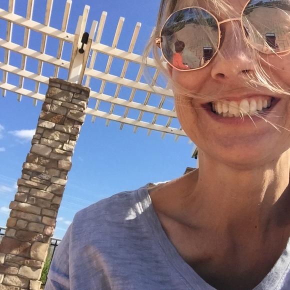 Meet your Posher, Julie - Picture 5 of 5